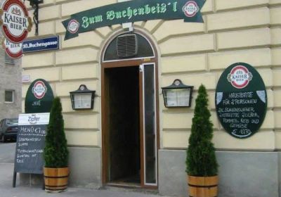 Speisesaal — weiße Tischtücher, Ledersessel